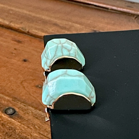 ✨90’s Turquoise Stud Clip On Earrings✨ - Picture 2 of 2